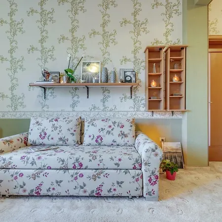 Charming And Artistic Matryoshka Place In Downtown Apartment *