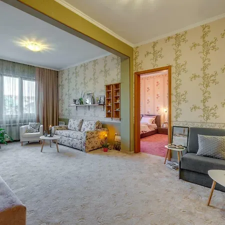 Charming And Artistic Matryoshka Place In Downtown Apartment